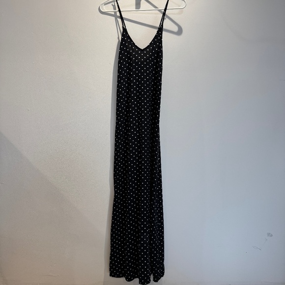 Old Navy Dresses & Skirts - Sleeveless V-Neck Maxi Shift Dress Old Navy